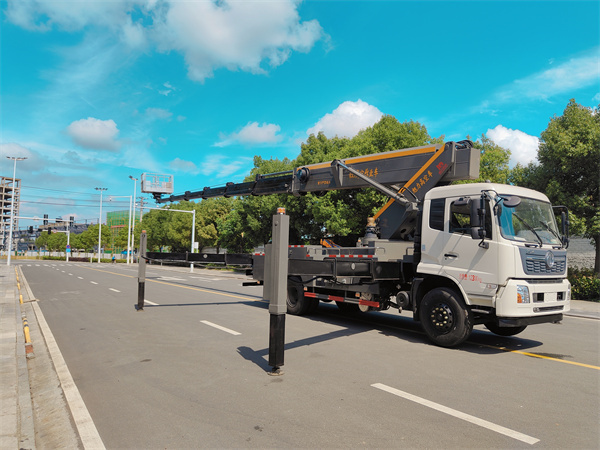 東風(fēng)天錦45米直臂高空車